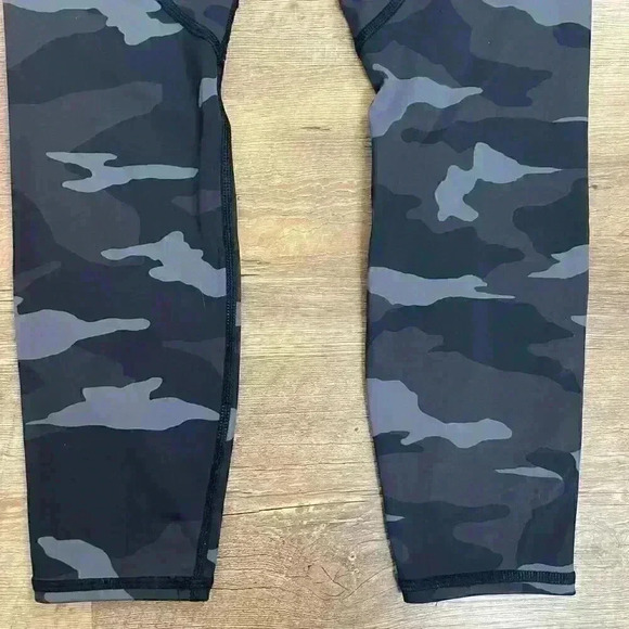 Athleta Camo Contender 7/8 Leggings Womens Sz S Pockets Black Gray Gym Hiking - Picture 8 of 12